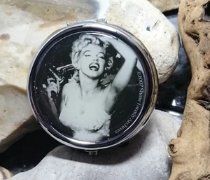 Mobiler Edelstahl Aschenbecher Taschenaschenbecher Ascher Serie Marilyn Monroe - Bild 1 von 5