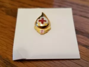 RED CROSS BLOOD DONOR RED 2 GALLON PIN, New on card - Picture 1 of 3