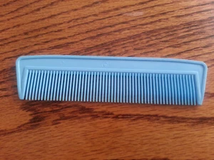 Piccolo pettine militare russo sovietico azzurro chiaro - non emesso - Foto 1 di 4