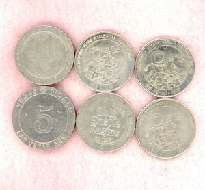 VINTAGE ~ ASST. CASINO 1 &N 5 GAMBLING LAS VEGAS TOKEN LOT (5) - Picture 1 of 2