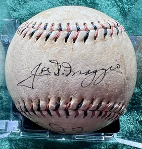 Vintage Worth baseball signed by brothers Joe, Dom & Vince DiMaggio, PSA/DNA - Picture 1 of 9