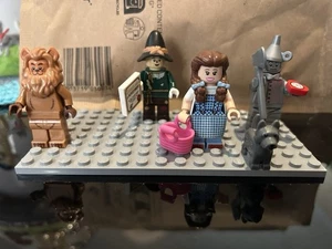 LEGO The Wizard Of Oz Minifigures 71023 Dorothy & Toto, Tin Man, Scarecrow, Lion - Picture 1 of 1