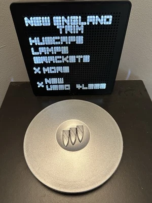 Calota central roda prata 97-99 Buick Park Avenue 16” fabricante de equipamento original 9592943 - Imagem 1 de 4