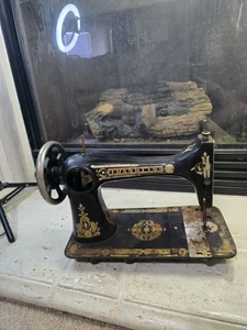 Macchina da cucire portatile Franklin antica anni '30 - Foto 1 di 17