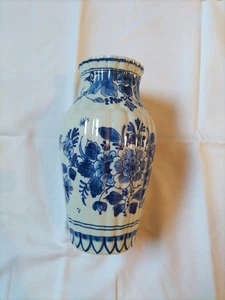 Delft Vase - Picture 1 of 4