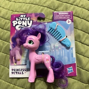 My Little Pony Princess Petals Figure w/Comb - Picture 1 of 2