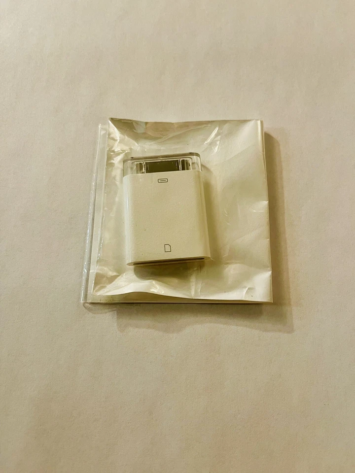 Genuine Apple A1362 iPad Camera Adapter - SD Card Reader to 30-pin - Image 1 of 1
