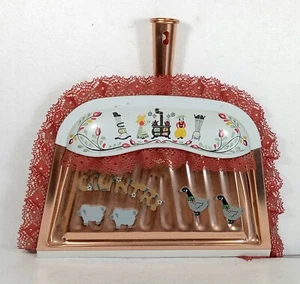 VTG METAL MID CENTURY J.V. REED AMISH FOLK PRINT M. TABER DUST PAN Decorative - Picture 1 of 5