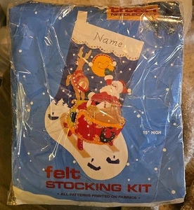 Vintage NoS 1987 Titan Needlecraft 15" Filzstrumpf Kit Santa Schlitten versiegelt 758 - Bild 1 von 2
