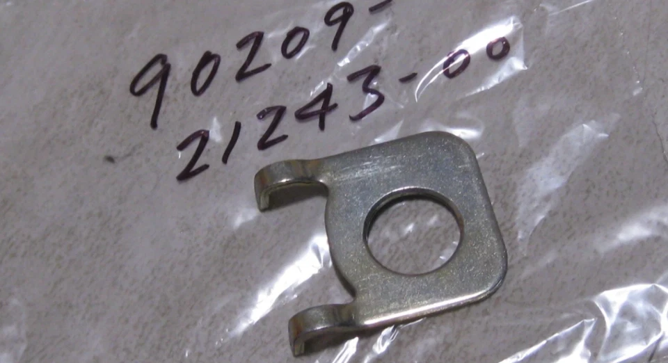Оригинальная пластина омывателя задней оси 1979-1990 Yamaha YZ490 YZ250 YZ125 90209-21243 - Изображение 1 из 1