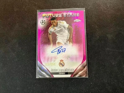 2023-24 Topps Chrome UCC Future Stars Auto Pink Shimmer #Álvaro Rodríguez /250 - Image 1 of 2