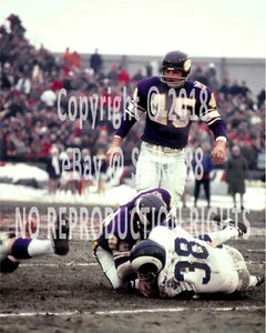 ED SHAROCKMAN & PAUL KRAUSE MINNESOTA VIKINGS TACKLE LARRY SMITH L.A. RAMS 1969 - Picture 1 of 1