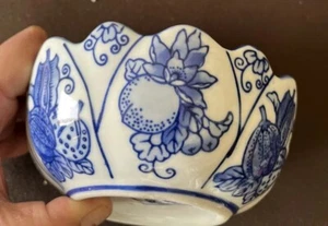 Ciotola Petali di Loto Frutta in Porcellana Blu e Bianca 5” - Foto 1 di 4