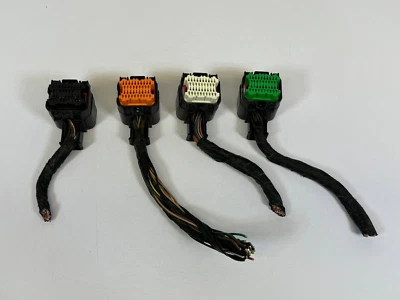 Dodge Stratus SE 2004 4 cilindros 2,4 L ECM ECU cableado arnés enchufe conector OEM. Foto 1 de 4