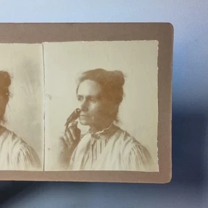 Victorian Wildlife Pet Goldfinch Stereoview C1900 Echtfoto Frau posiert - Bild 1 von 3
