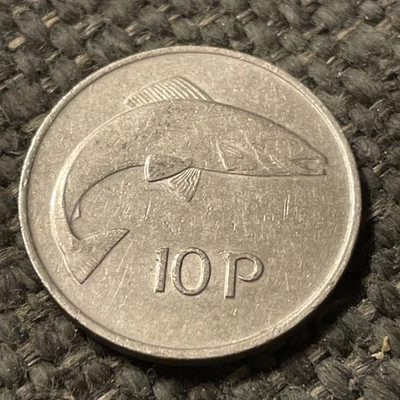 1980 Ireland Eire 10 Penny coin. Irish Harp. Salmon. - Image 1 of 2