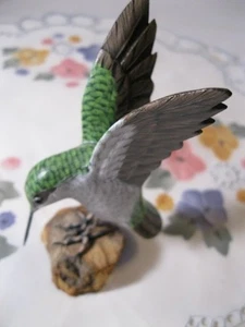 Vintage John Madison handgeschnitzt/bemalt Kolibri auf Naturholzsockel 4,75" - Bild 1 von 10