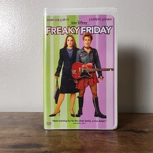 FREAKY FRIDAY VHS - Walt Disney Clamshell - LINDSAY LOHAN Jamie Lee Curtis - Picture 1 of 10