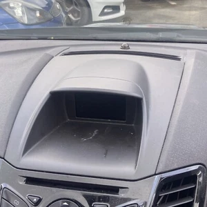 Ford Fiesta Mk7.5 Zetec 2012-2017 Displayabdeckung/Stereoabdeckung/Armaturenbrettverkleidung - Bild 1 von 3