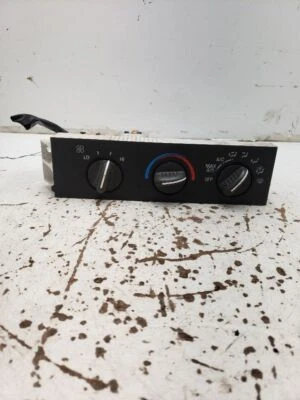 Interruptor selector de aire acondicionado usado se adapta a: Chevrolet Express 2500 2004 camioneta montado en el tablero principal Foto 1 de 4