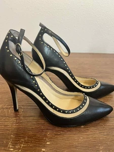 Decolte donna Levity nere borchie cinturino alla caviglia tacco alto taglia 7,5 M punta - Foto 1 di 7