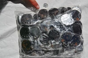 7949c LOT of FIFTY/50 RARE 1n100 BLACK Ammonite PAIR Crystal FOSSIL MEDIUM 4-5cm - Picture 1 of 8