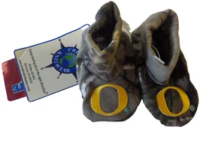 NWT Oregon Ducks NCAA Infant Baby Booties U of O Team Slippers - 0-3 Months Camo - Picture 1 of 3