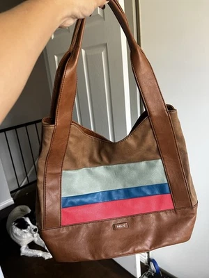 Bolso de Mano Reliquia Plisado Suave con Detalle de Rayas Coloridas y Cierre Magnético Foto 1 de 4