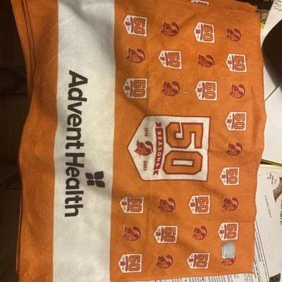 Tampa Bay Buccaneers 50 Aniversario Toalla de Juego Oficial Naranja Limpio Perfecto Foto 1 de 3