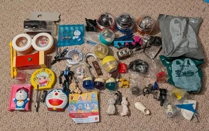 Lote de juguetes japoneses aleatorios llavero y cámaras Doraemon Gashapon etc. - Imagen 1 de 12