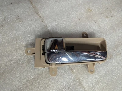 Manija interior puerta izquierda Nissan Máxima SL 2006 3,5 L Foto 1 de 3