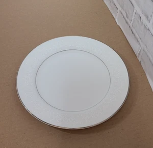 Vtg Crown Victoria Lovelace Dinner Plate Fine China - Picture 1 of 6