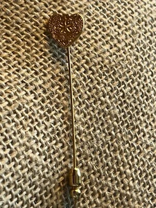 Vintage MMA gold tone stick pin etched heart Metropolitan Museum of Art - Picture 1 of 3