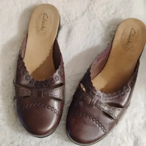 Mulas Clarks de cuero festoneado marrón oscuro - 8M - nuevas sin caja - Imagen 1 de 7