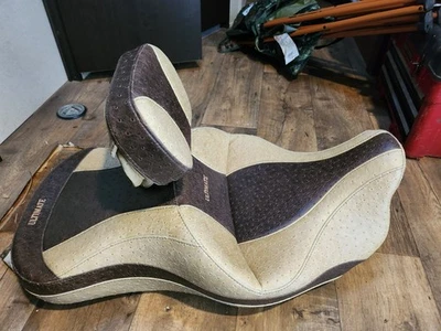 Asiento de avestruz harley street glide road glide de dos tonos Foto 1 de 4