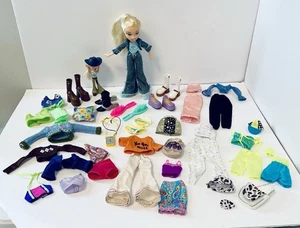 Bratz Cloe bambola figure con vestiti scarpe accessori lotto 50 pezzi - usata in ottime condizioni - Foto 1 di 12