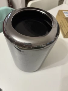 Apple Mac Pro 256GB SSD, Intel Xeon 12 Core E5-2697 v2 , 128GB RAM, AMD D300 - Afbeelding 1 van 6