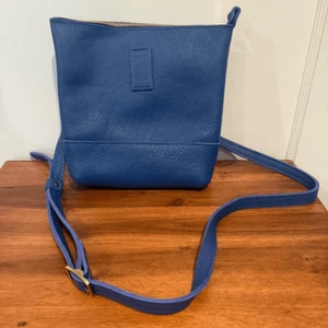 Borsa a tracolla Portland Leather Goods in pelle blu con ciottoli nuova senza etichette - Foto 1 di 8