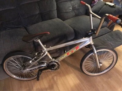 GT Speed box bmx bike for sale Signed by Gary Turner - Image 1 of 4