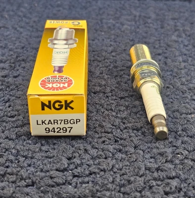 (QUANTIDADE 3) NGK 94297 LKAR7BGP: velas de ignição para 2017-2018 Toyota Yaris IA L4-1.5L - Imagem 1 de 4