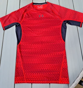 Mens Under Armour Red Tyre Print T-Shirt Base Layer size Small/Medium - Picture 1 of 4