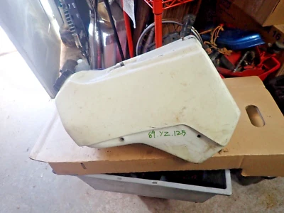 1989  Yamaha YZ 125 Gas/Fuel/Petrol Tank - Image 1 of 4