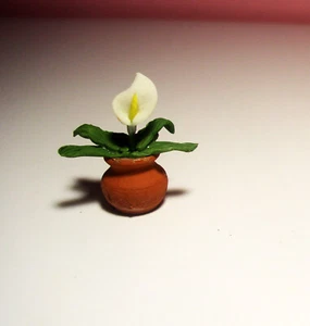 Vintage Handmade Ceramic Miniature Pot w/ Lilly Nicely Detailed 1.25" High ExcCo - Picture 1 of 3