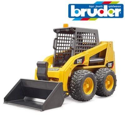 Bruder Giocattoli 02481 CAT Skid Steer Loader 4 Ruote Pale Di Carico Caterpillar - Immagine 1 di 3
