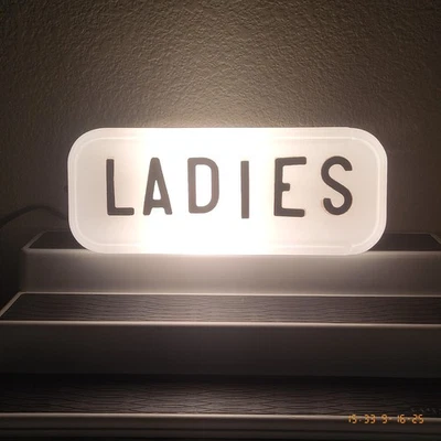 Letrero vintage de damas (baño) de los años 50 con etiqueta Union iluminado exhibición de metal/plástico Foto 1 de 4