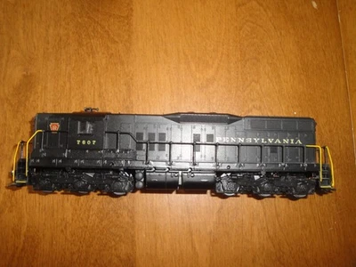 Athearn HO Scale SD9 PRR Pennsylvania Diesel Locomotive #7607 powered runs A - Image 1 of 4