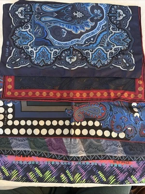Lote de 5 bufandas de bolsillo Etro 100 % seda cuadrados. Preciosos colores Foto 1 de 3