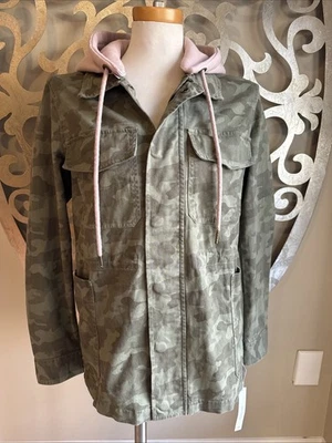 Chaqueta utilitaria Caslon PEQUEÑA con capucha cordón rosa oliva camuflaje a presión NUEVA NUEVA CON ETIQUETAS Foto 1 de 4