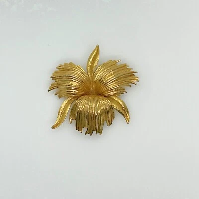 Vintage Monet Gold Abstract Floral Brooch - Image 1 of 4