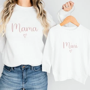 Trajes personalizados a juego de mamá y mini corazones rosas - Imagen 1 de 7